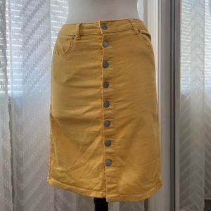 Yellow jean skirt with Buttons